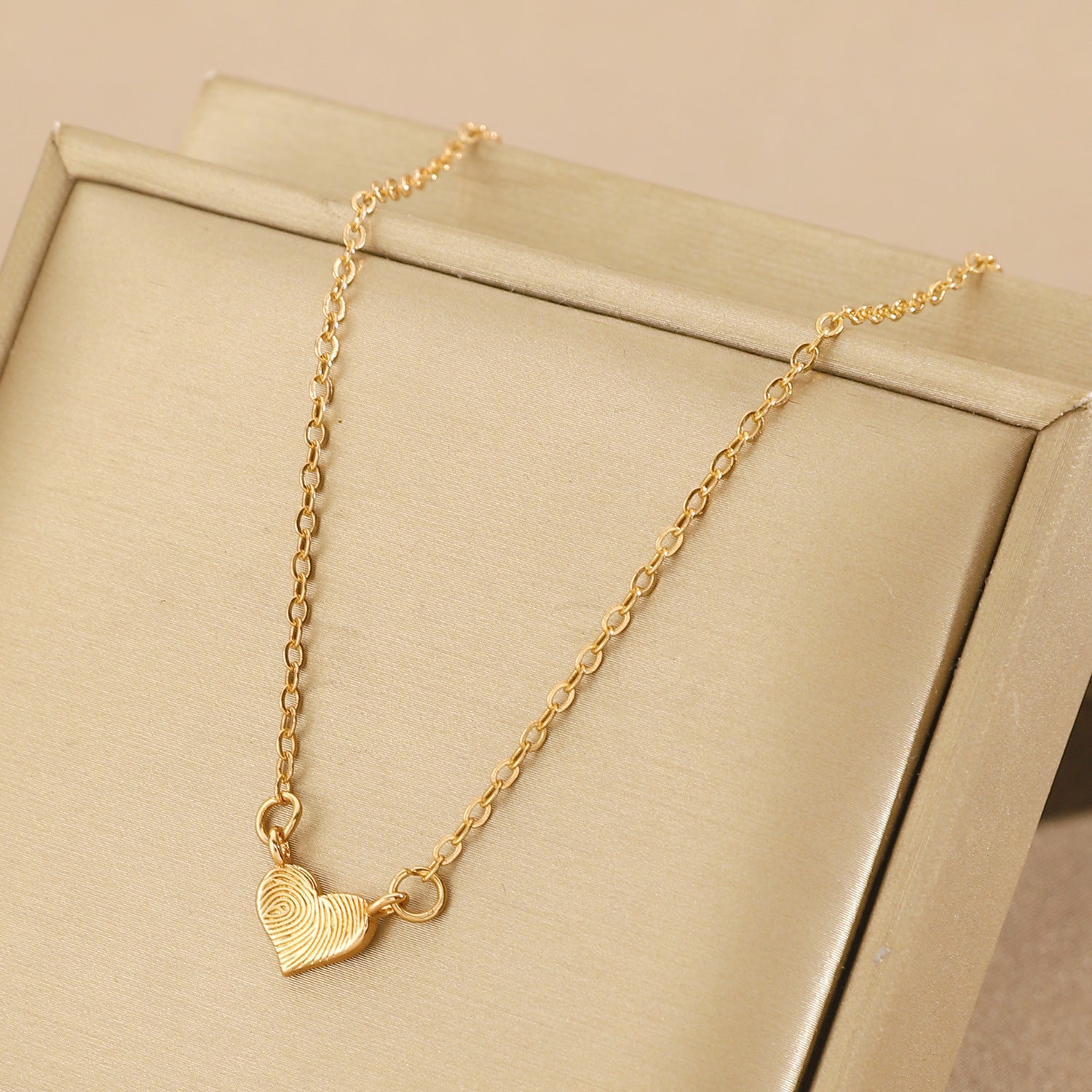 Fashion Simple Niche Design Love Fingerprint Pendant Necklace Women's All-match Clavicle Chain Extremely Simple Style